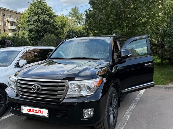 2014 Toyota Land Cruiser 200 Series Рестайлинг 1, чёрный, 4000000 рублей - вид 1