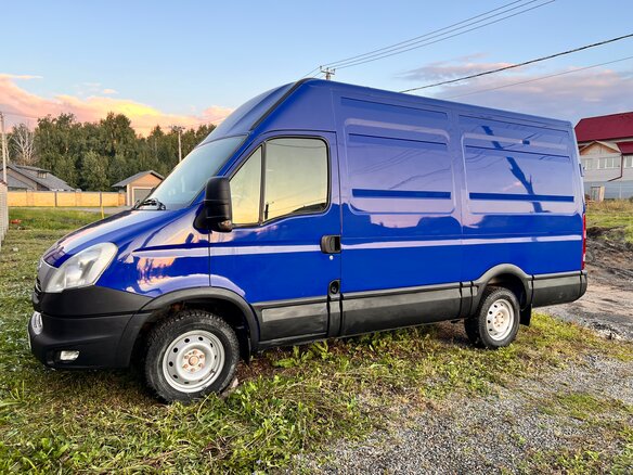 2012 Iveco Daily, синий, 1800000 рублей - вид 1