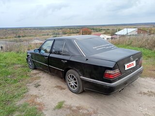 1994 Mercedes-Benz E-Класс 320 I (W124), чёрный, 500000 рублей, вид 3