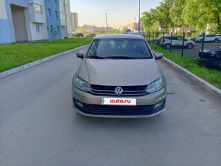 2016 Volkswagen Polo V Рестайлинг, бежевый, 450000 рублей, вид 1