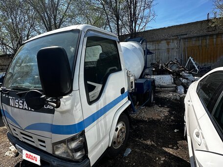 2001 Nissan Atlas, белый, 2500000 рублей, вид 1