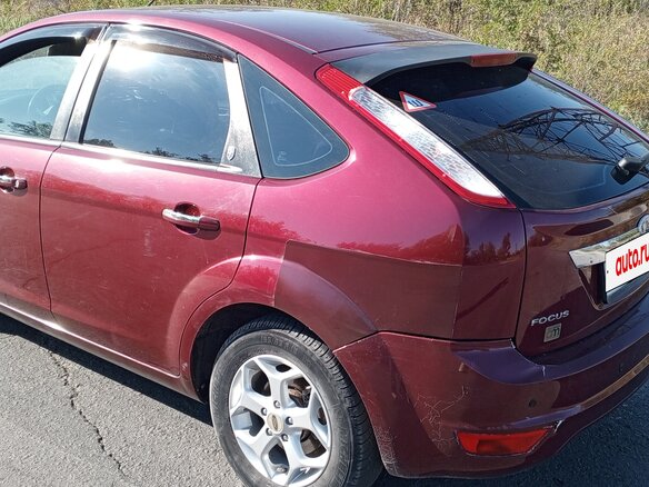 2009 Ford Focus II Рестайлинг, пурпурный, 600000 рублей - вид 2