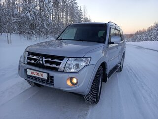 2013 Mitsubishi Pajero IV Рестайлинг 1, серебристый, 1800000 рублей, вид 1