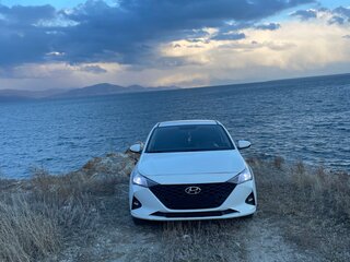 2019 Hyundai Solaris II, белый, 1350000 рублей, вид 2