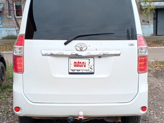 2007 Toyota Noah II (R70), белый, 1000000 рублей, вид 2