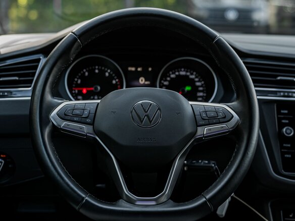 2021 Volkswagen Tiguan II Рестайлинг, коричневый - вид 5