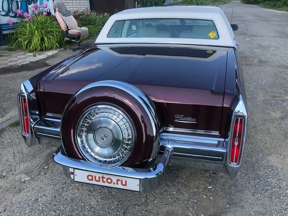 1982 Cadillac DeVille V, красный - вид 13