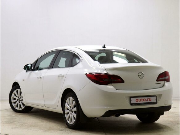 2012 Opel Astra J Рестайлинг, белый, 920000 рублей - вид 4