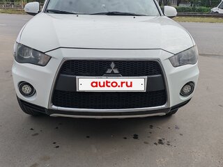 2010 Mitsubishi Outlander II Рестайлинг, белый, 1400000 рублей, вид 2