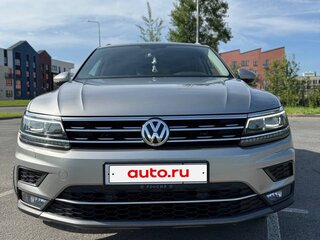 2017 Volkswagen Tiguan II, серебристый, 2050000 рублей, вид 2