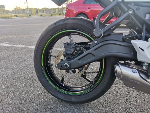 2021 Kawasaki Ninja 650, белый, 670856 рублей - вид 13