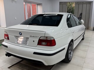 2002 BMW 5 серии 540i IV (E39) Рестайлинг, белый, 3500000 рублей, вид 4
