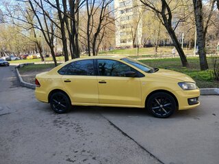 2018 Volkswagen Polo V Рестайлинг, жёлтый, 545000 рублей, вид 4