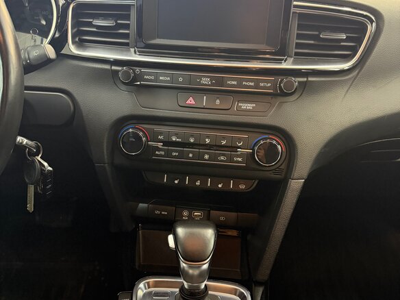 2018 Kia Ceed III, серебристый - вид 7
