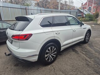 2020 Volkswagen Touareg III, белый, 5850000 рублей, вид 4