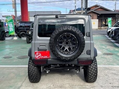 2021 Suzuki Jimny Sierra IV, серый, 1380000 рублей, вид 3