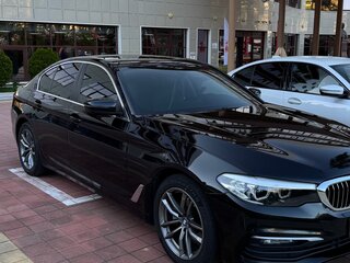 2019 BMW 5 серии 520d VII (G30/G31/G38), чёрный, 3199999 рублей, вид 3