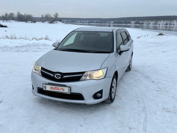 2014 Toyota Corolla Fielder XI (E160, E170, E180), серебристый, 1320000 рублей - вид 2