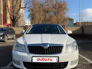 2012 Skoda Octavia II (A5) Рестайлинг, белый, 900000 рублей, вид 2