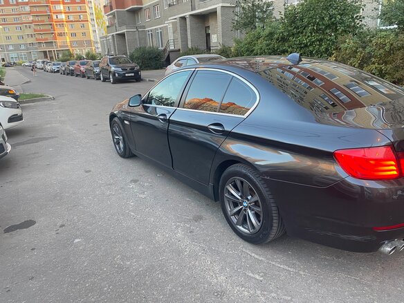 2011 BMW 5 серии 523i VI (F10/F11/F07), серый, 1300000 рублей - вид 3