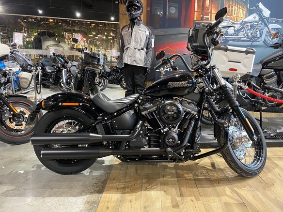 2019 Harley-Davidson Street Bob, чёрный