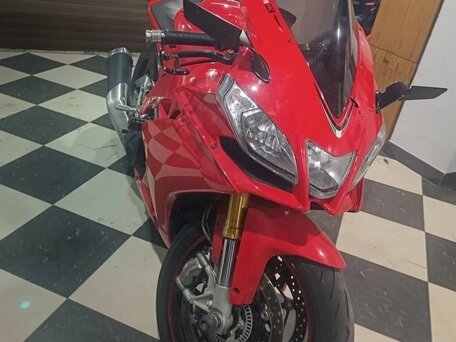 2014 Aprilia RSV4, красный, 1000050 рублей, вид 2