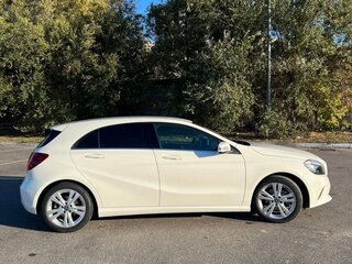 2017 Mercedes-Benz A-Класс 180 III (W176) Рестайлинг, белый, 2300000 рублей, вид 2