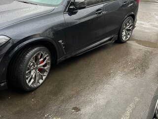 2021 BMW X5 M50i IV (G05/G18), чёрный, 5500000 рублей, вид 4