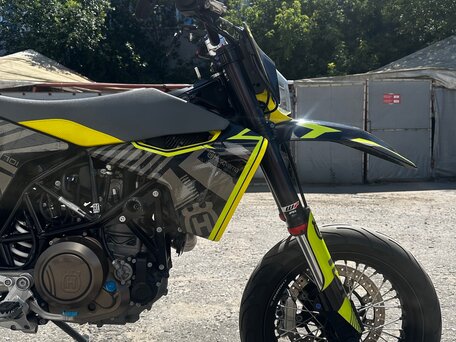 2020 Husqvarna 701 Supermoto, зелёный, 950000 рублей, вид 3