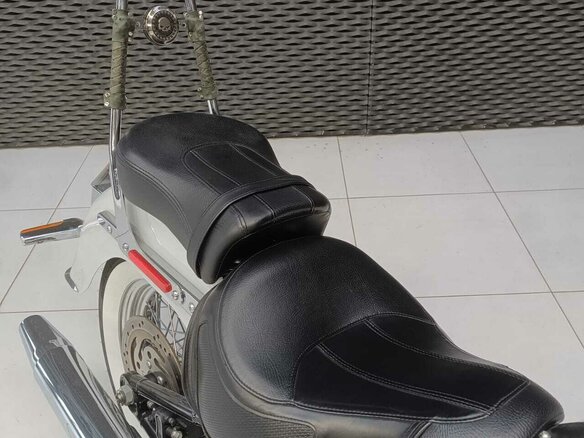 2019 Harley-Davidson Softail Deluxe, белый, 1800000 рублей - вид 8