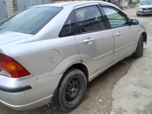 2005 Ford Focus I Рестайлинг, серебристый, 185000 рублей - вид 1