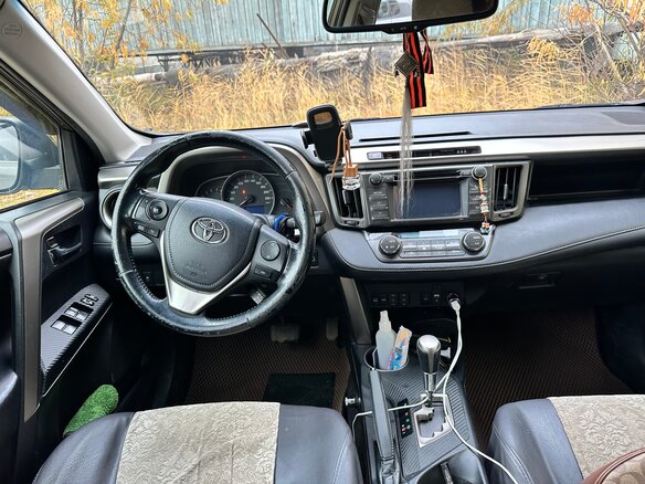 2013 Toyota RAV4 IV (XA40), бежевый, 1800000 рублей - вид 3