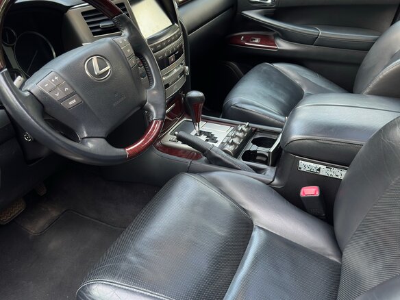 2013 Lexus LX 570 III Рестайлинг, серебристый, 5100000 рублей - вид 12