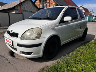 2002 Toyota Vitz I (P10), белый, 250000 рублей, вид 1
