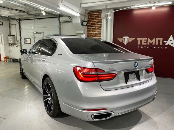2017 BMW 7 серии 740e VI (G11/G12), серебристый - вид 16