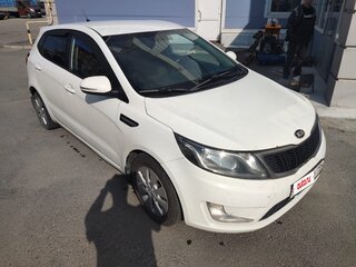 2013 Kia Rio 5-speed III, белый, 710000 рублей, вид 2