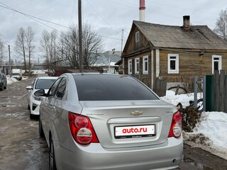 2013 Chevrolet Aveo II, серебристый, 600000 рублей, вид 5