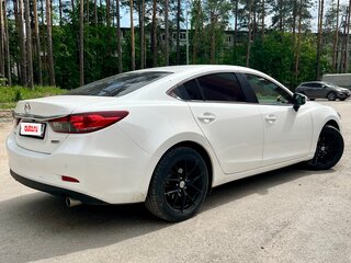 2017 Mazda 6 III (GJ) Рестайлинг, белый, 1995000 рублей, вид 4