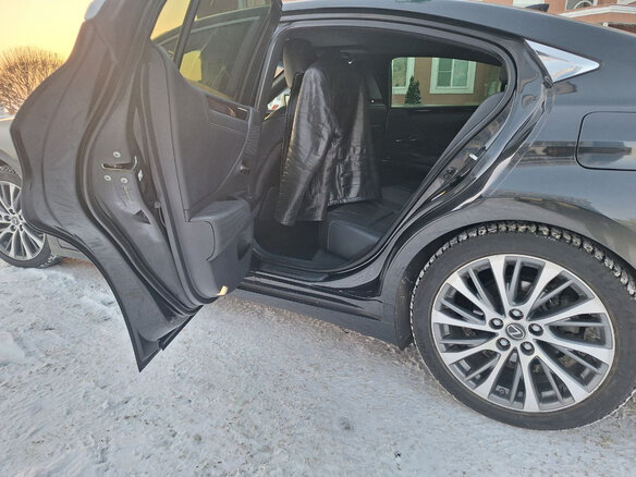 2019 Lexus ES 250 VII, чёрный, 3650000 рублей - вид 15
