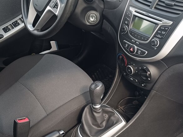 2013 Hyundai Solaris I, белый, 950000 рублей - вид 9