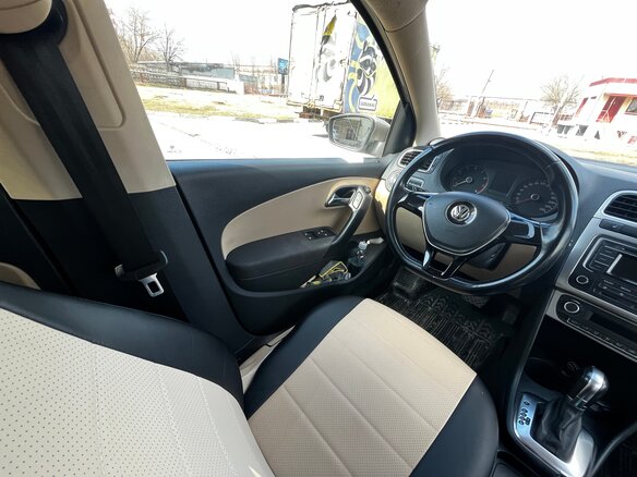 2015 Volkswagen Polo V Рестайлинг, бежевый, 1379000 рублей - вид 16