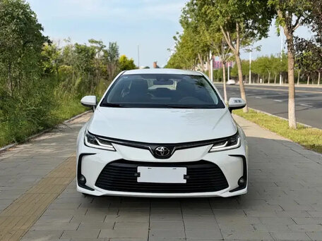 2023 Toyota Corolla XII (E210), белый, 1600000 рублей, вид 2