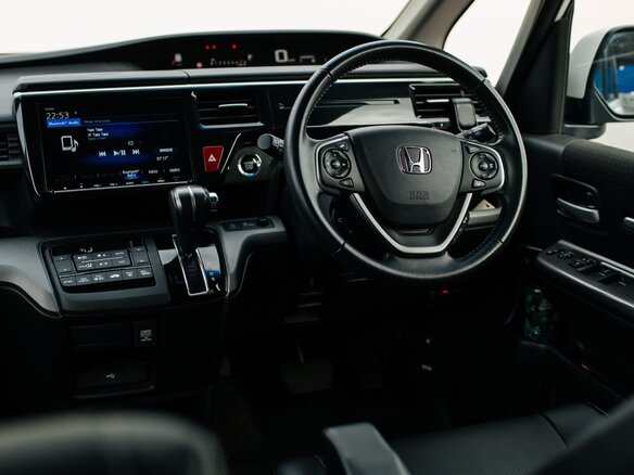 2018 Honda Stepwgn Spada V Рестайлинг, белый, 2799999 рублей - вид 18