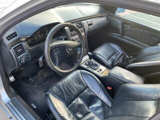 1998 Mercedes-Benz E-Класс 200 II (W210, S210), серебристый, 420000 рублей, вид 4