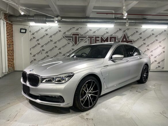2017 BMW 7 серии 740e VI (G11/G12), серебристый - вид 1