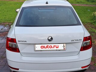 2017 Skoda Octavia III (A7) Рестайлинг, белый, 1400000 рублей, вид 5