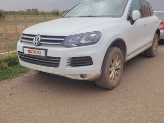 2013 Volkswagen Touareg II, белый, 2500000 рублей, вид 1