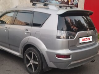 2010 Mitsubishi Outlander II Рестайлинг, серебристый, 1300000 рублей, вид 3