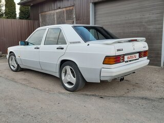 1986 Mercedes-Benz 190 (W201), белый, 900000 рублей, вид 2