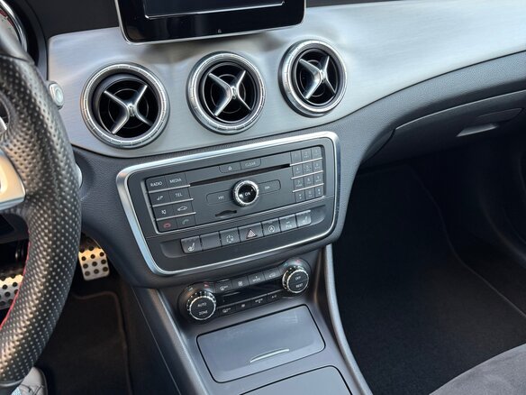 2015 Mercedes-Benz CLA 200 I (C117, X117), чёрный, 2080000 рублей - вид 13